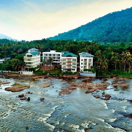 Athirapilly River Resort Athirappilly Exterior foto