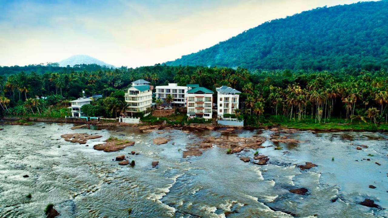 Athirapilly River Resort Athirappilly Exterior foto