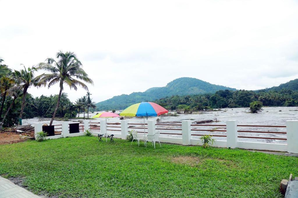 Athirapilly River Resort Athirappilly Exterior foto