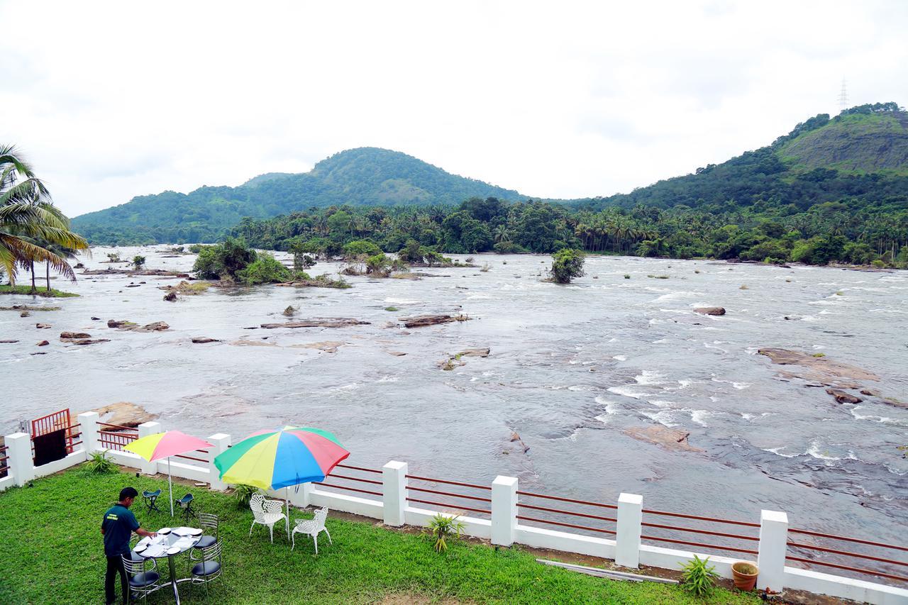 Athirapilly River Resort Athirappilly Exterior foto