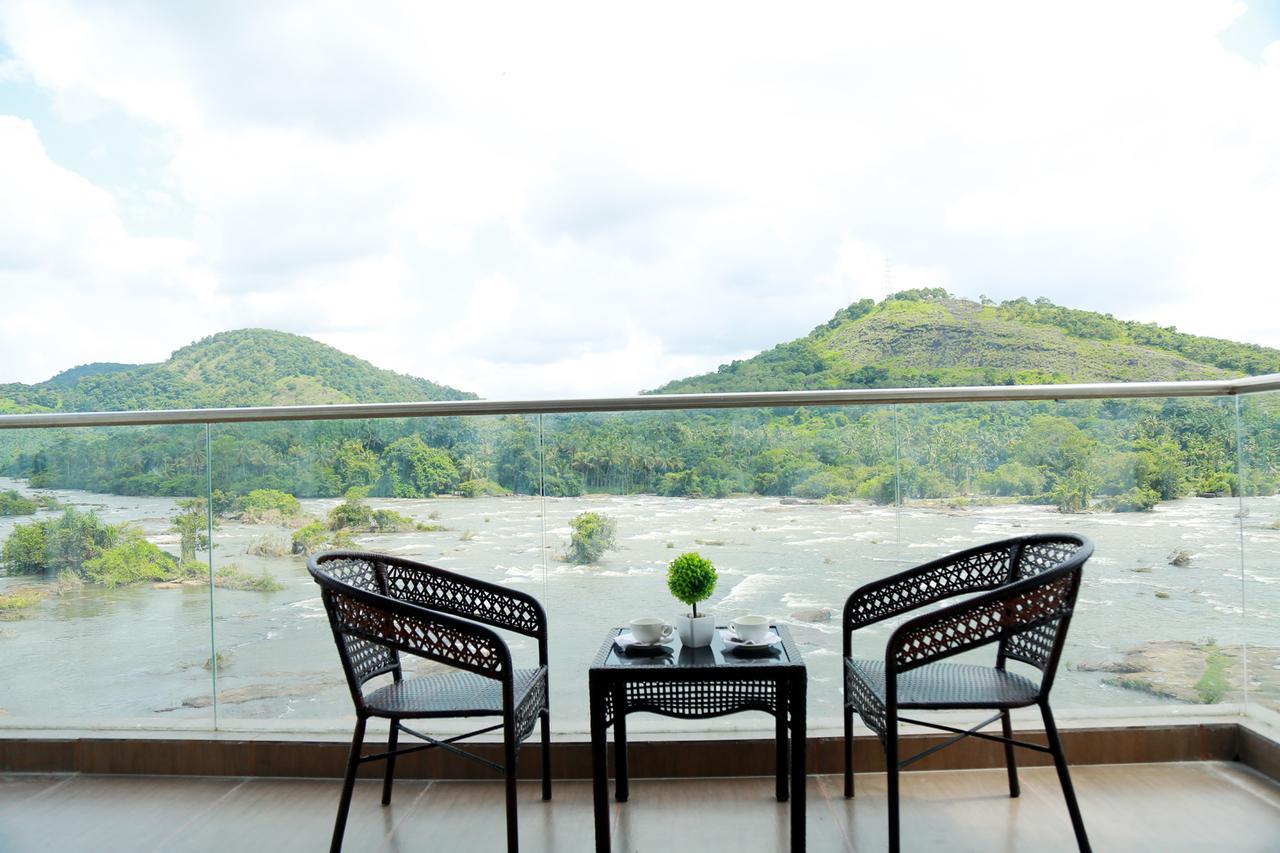 Athirapilly River Resort Athirappilly Exterior foto